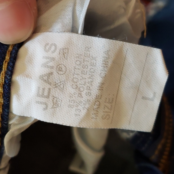 NWT Distressed skinny jean - Picture 4 of 5